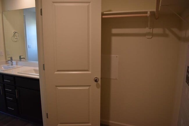 Building Photo - 703 Irma Dr