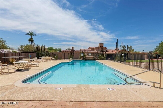 Building Photo - 5702 E Camelback Rd