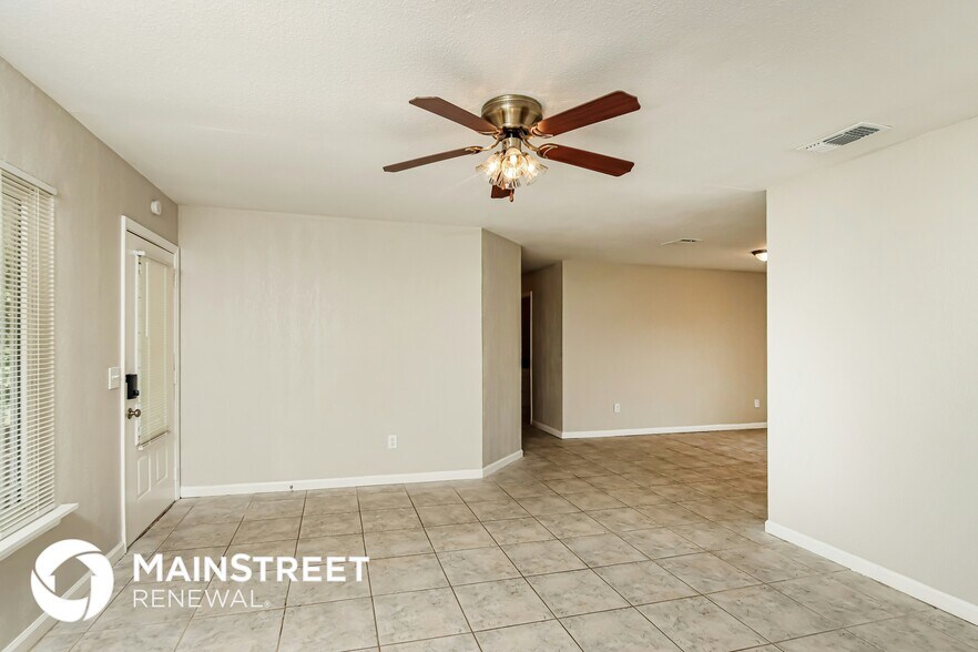 Building Photo - 1206 Cricket Dr NE