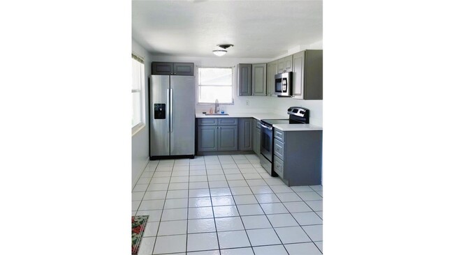 Building Photo - 1600 Cardinal Ln