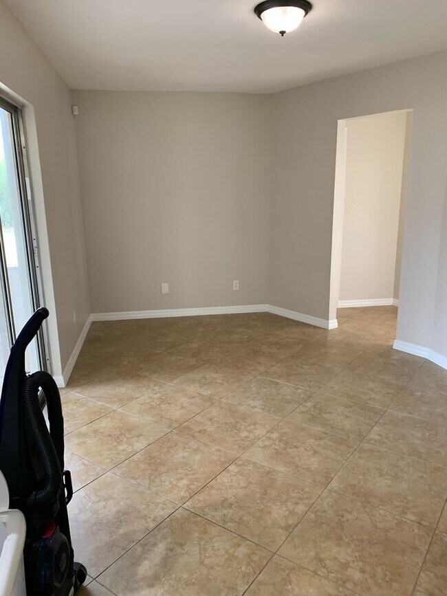 Building Photo - Nice 3/2 in St. Cloud on Oversized Lot w/ Lots of Upgrades