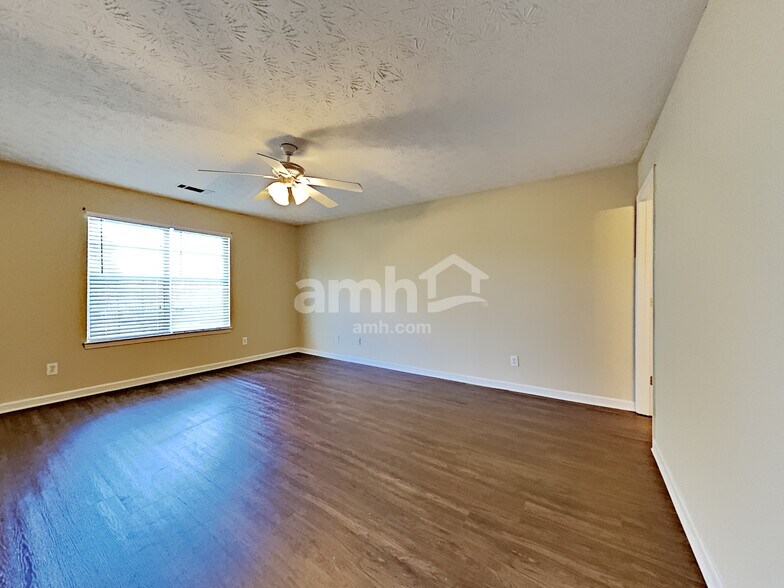 Building Photo - 186 Dean Way