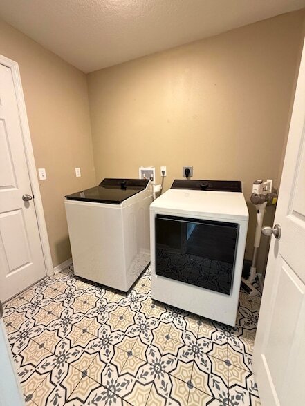 Building Photo - 4249 SW Whitebread Rd