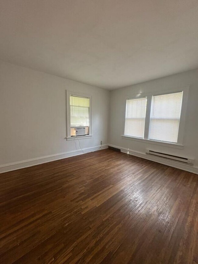 Building Photo - 312 N Mclean St