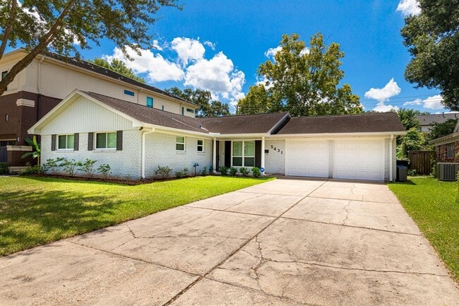 Building Photo - 5431 Maple St