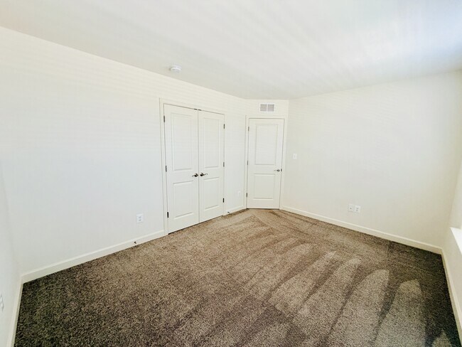Building Photo - 43 Horse Trail Ln