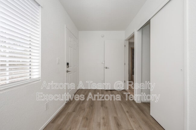 Building Photo - 4538 E Lester St