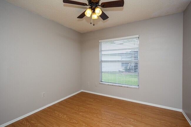 Building Photo - Clean and Neat Single Family Home