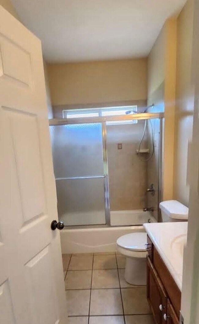 Building Photo - Great Home and Location-Available Now!