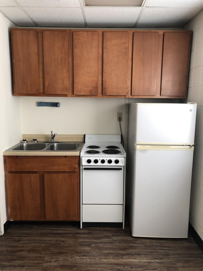 Building Photo - 108 W Green St