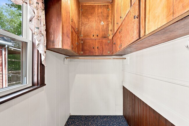 Building Photo - 31 Saxton St