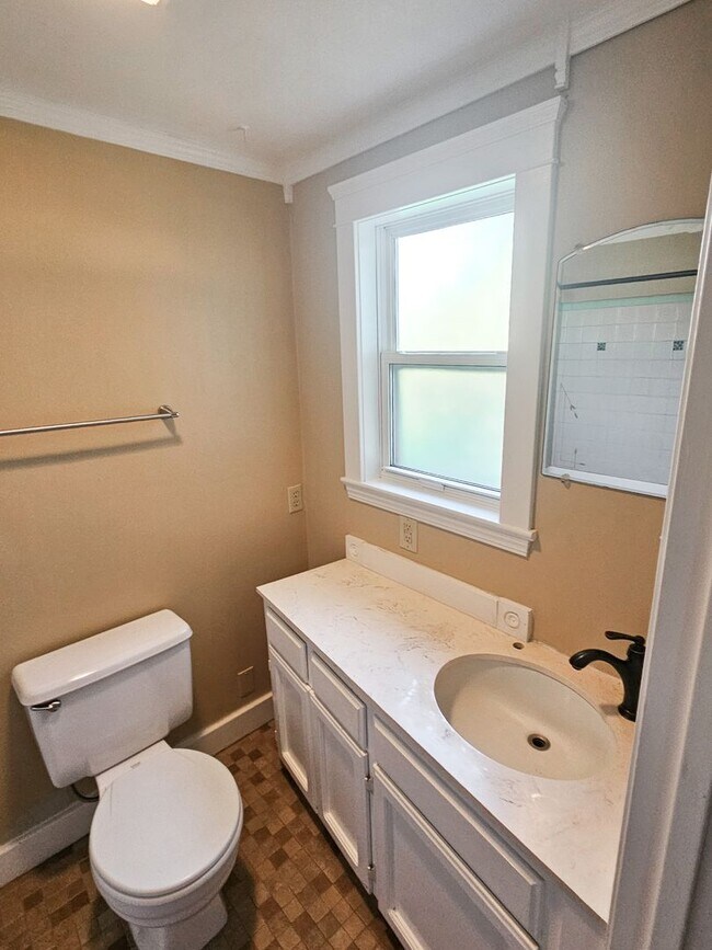 Building Photo - 2161 Winter St SE