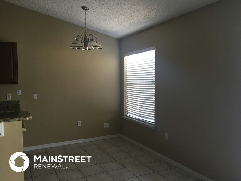 Building Photo - 2348 Ainsworth Ave