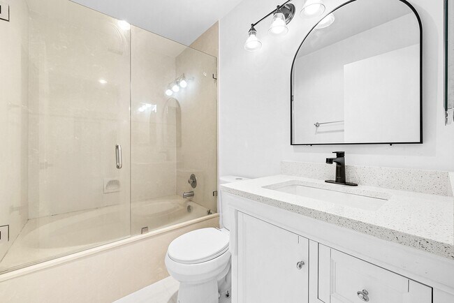 Building Photo - 5054 Golfview Ct