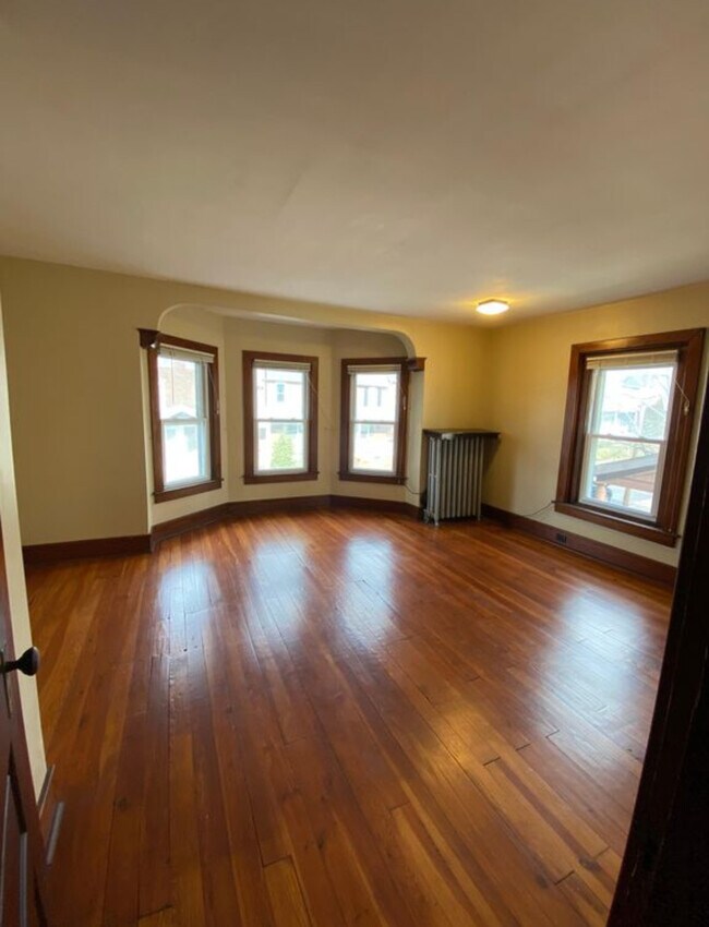 Building Photo - 218 Noble St