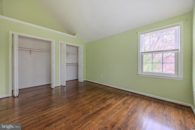 Building Photo - 8200 Maple Ridge Ave
