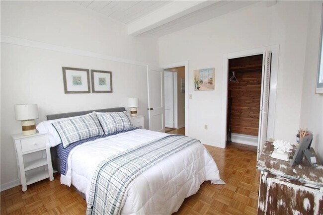 Building Photo - 167 Coggeshall Ave