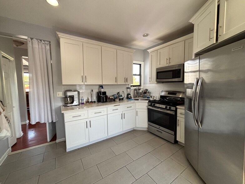 Building Photo - 276 Morris Ave