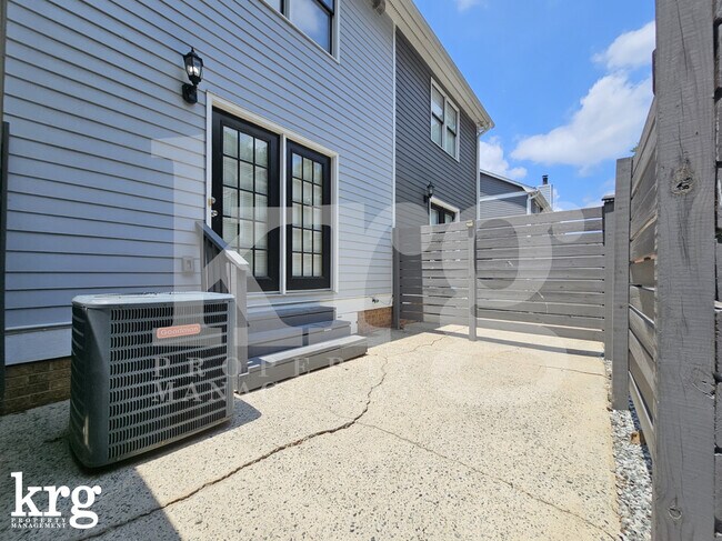 Building Photo - 521 Tate St