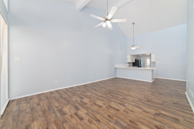 Building Photo - 17 April Point Dr N