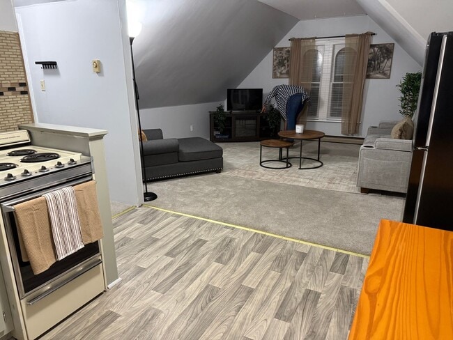 Building Photo - 1-Bedroom Apartment – Prime Poughkeepsie L...