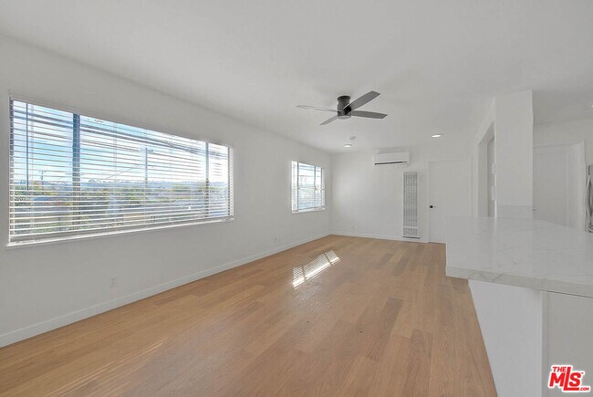 Building Photo - 3701 Coliseum St