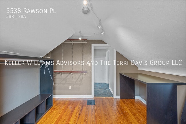 Building Photo - 3538 Rawson Pl