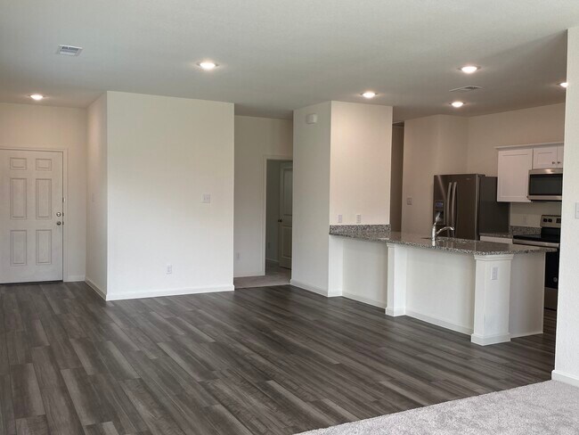 Building Photo - 778 Yorkshire Dr