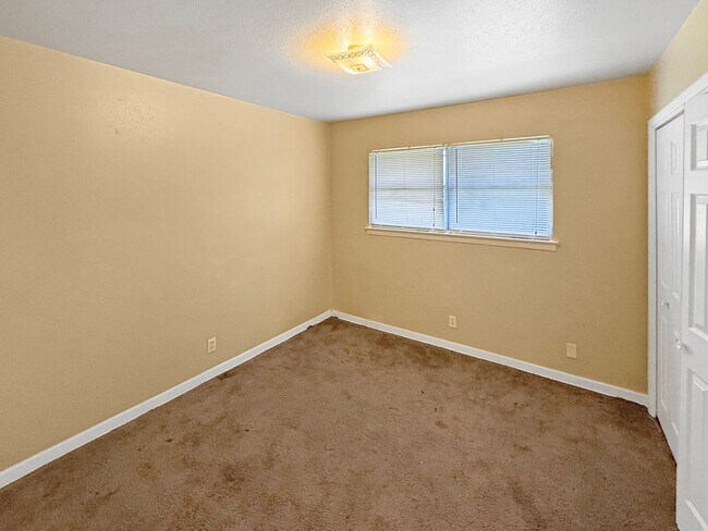 Building Photo - Charming 3-Bedroom Home with Bonus Room in...
