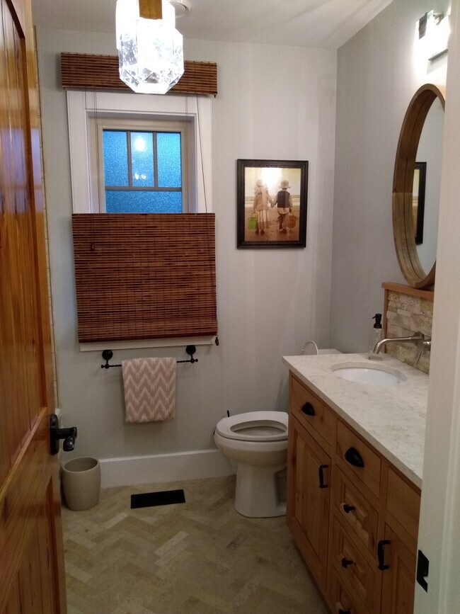 Building Photo - 21253 Lake George Blvd