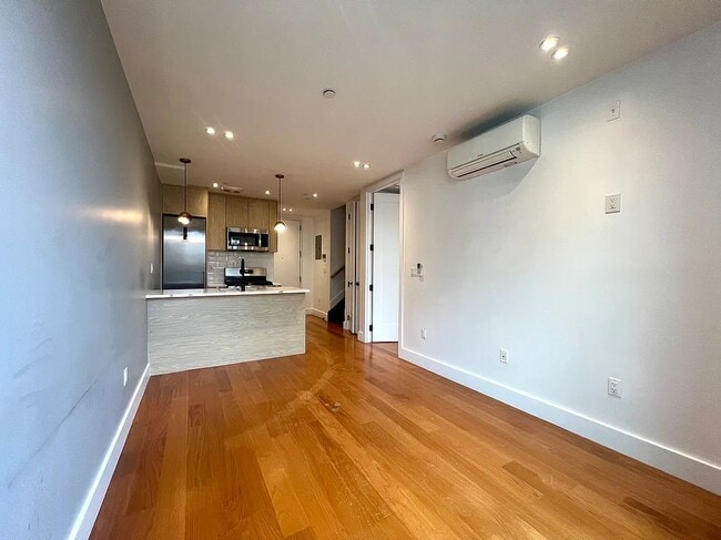 Building Photo - 22 Rogers Ave