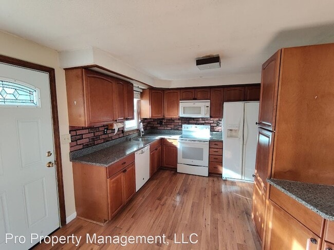 Building Photo - 3 br, 1.5 bath House - 77 Hitchcock Drive