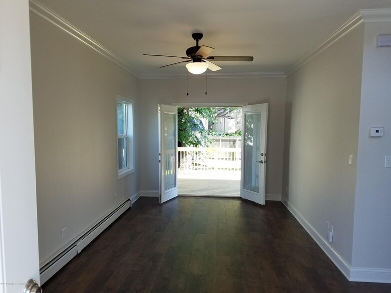 Living room - 141 Seeley Ave