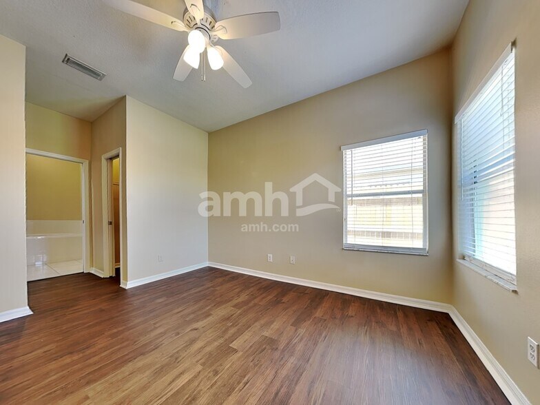 Building Photo - 10814 Peppersong Dr