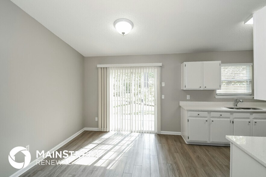 Building Photo - 2419 Winterwood Cir E