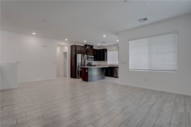 Building Photo - 5730 Sky Pointe Dr