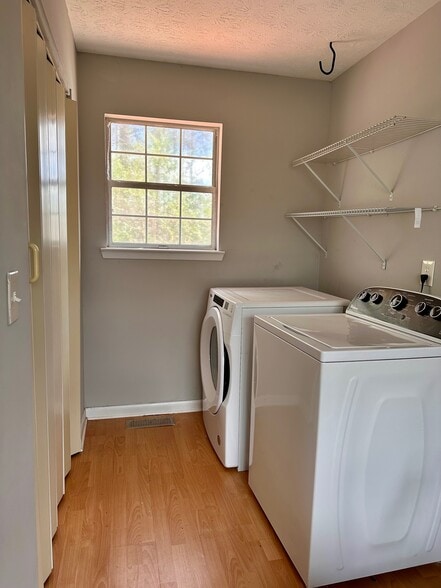Laundry Room - 4900 Maywater Rd