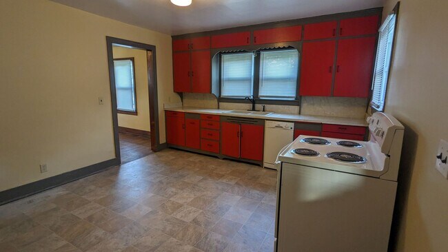 Building Photo - Cozy 2 Bedroom House!