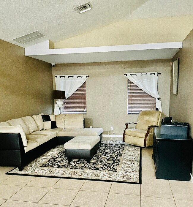 Building Photo - 13638 88th Pl N