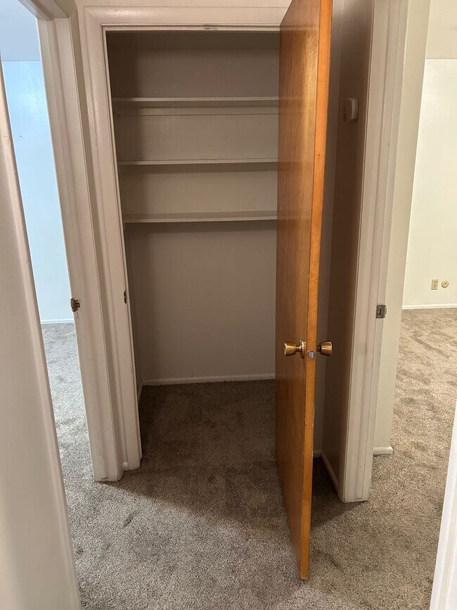 Building Photo - SINGLE FAMILY HOUSING -  2 bed/1 bath in Orem February Rent FREE