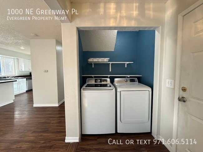 Building Photo - 1000 NE Greenway Pl