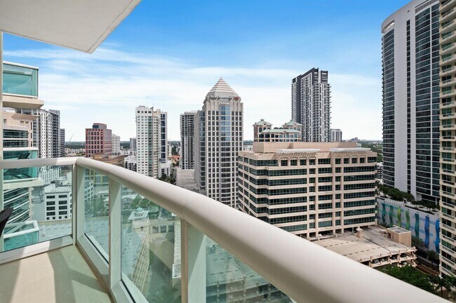 Building Photo - 347 N New River Dr E