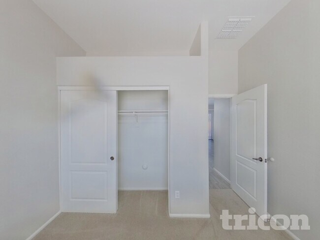 Building Photo - 17601 N Vera Cruz Ave