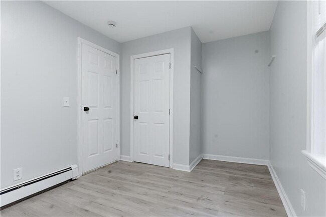 Building Photo - 92 Sylvian St