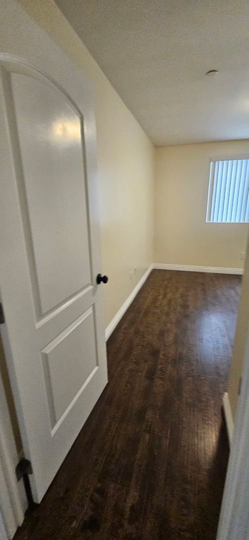 Building Photo - 75(611)