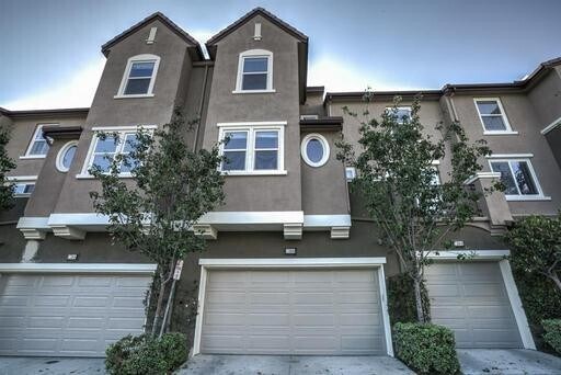 Building Photo - 3 Br SanElijoTownhome 2 car garage Granite...