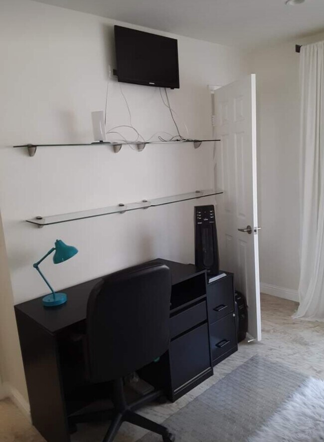 Shelves - 1040 N Gardner St