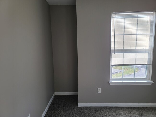 Building Photo - 3 Bedroom 2 1/2 bath Townhome for Rent in ...