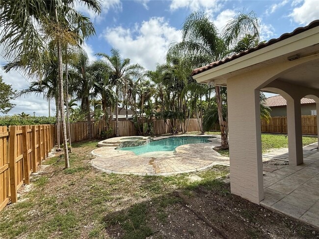 Building Photo - 4157 NE 14th St