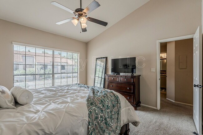 Building Photo - 9707 E Mountain View Rd